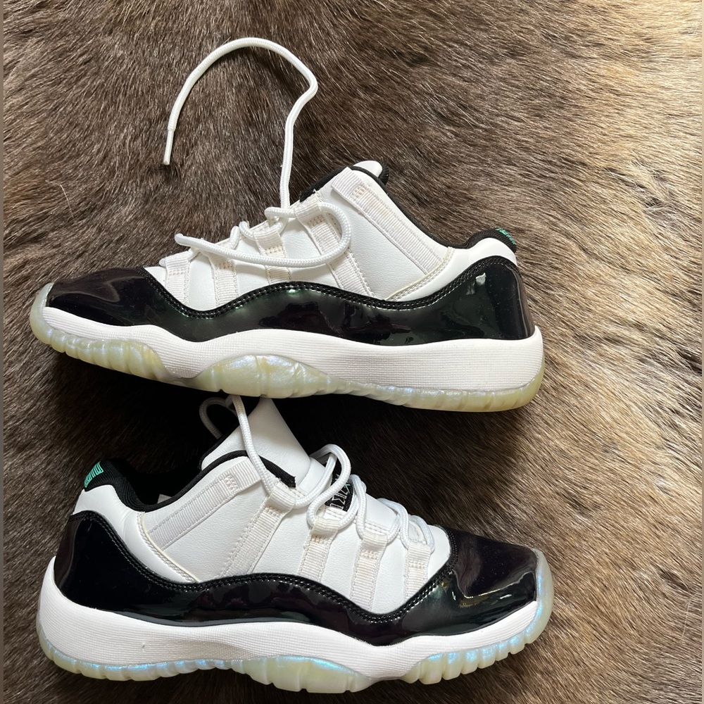 Air Jordan 11’s Easter’s Retro Low Size 6.5 in Youth